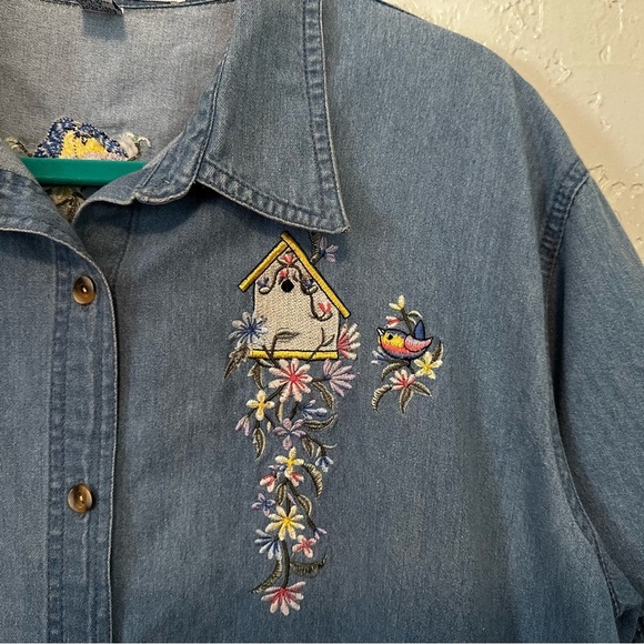 Vintage 90’s lightweight denim short sleeve button up with bird embroidery - Picture 3 of 8
